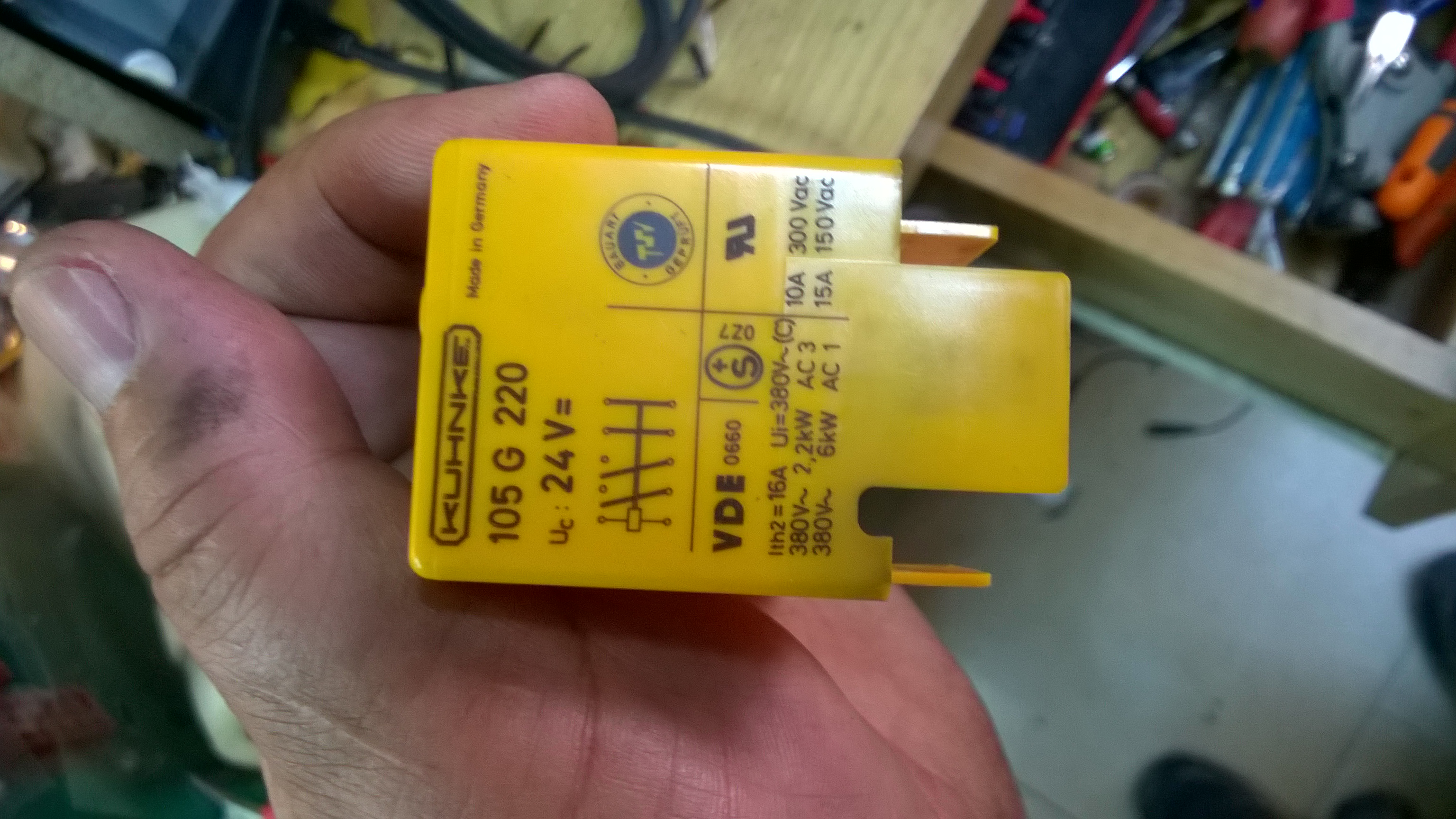 105G220-24VDC