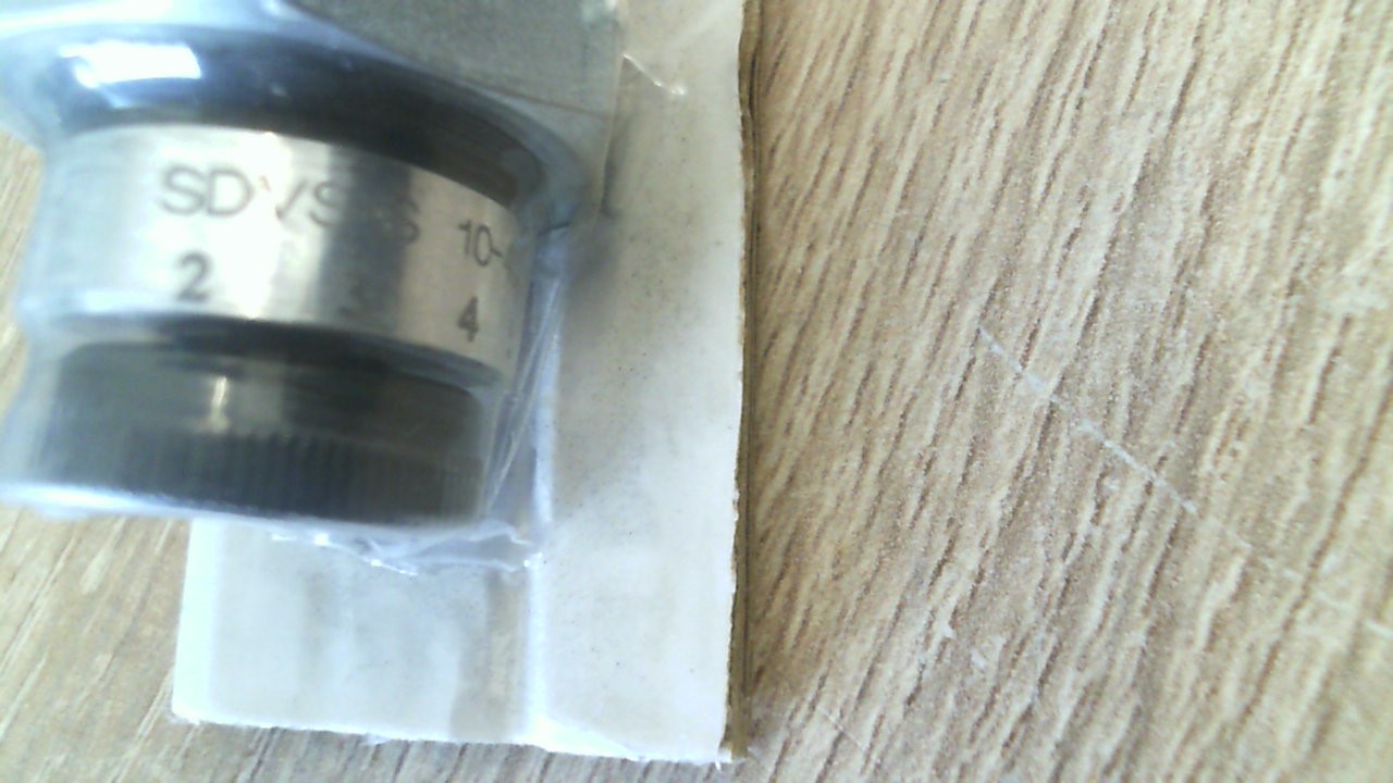 DS083040000