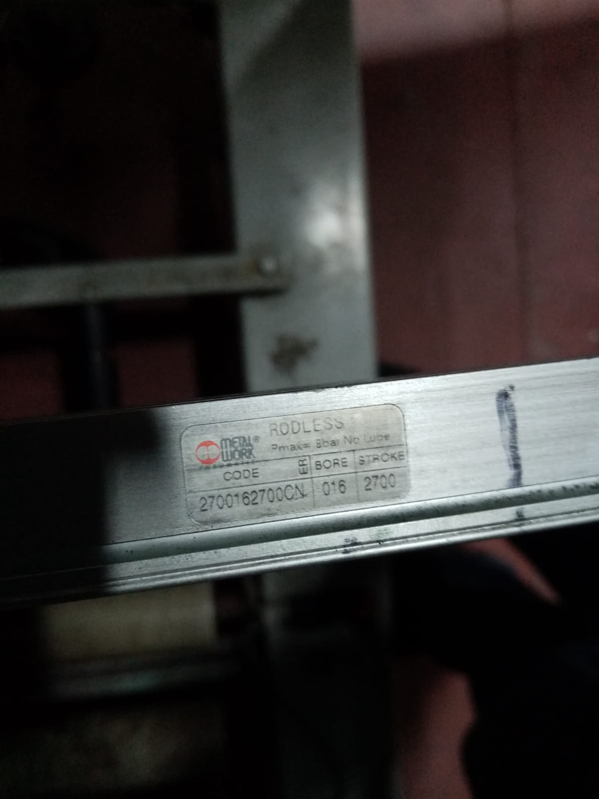 2700162700CN