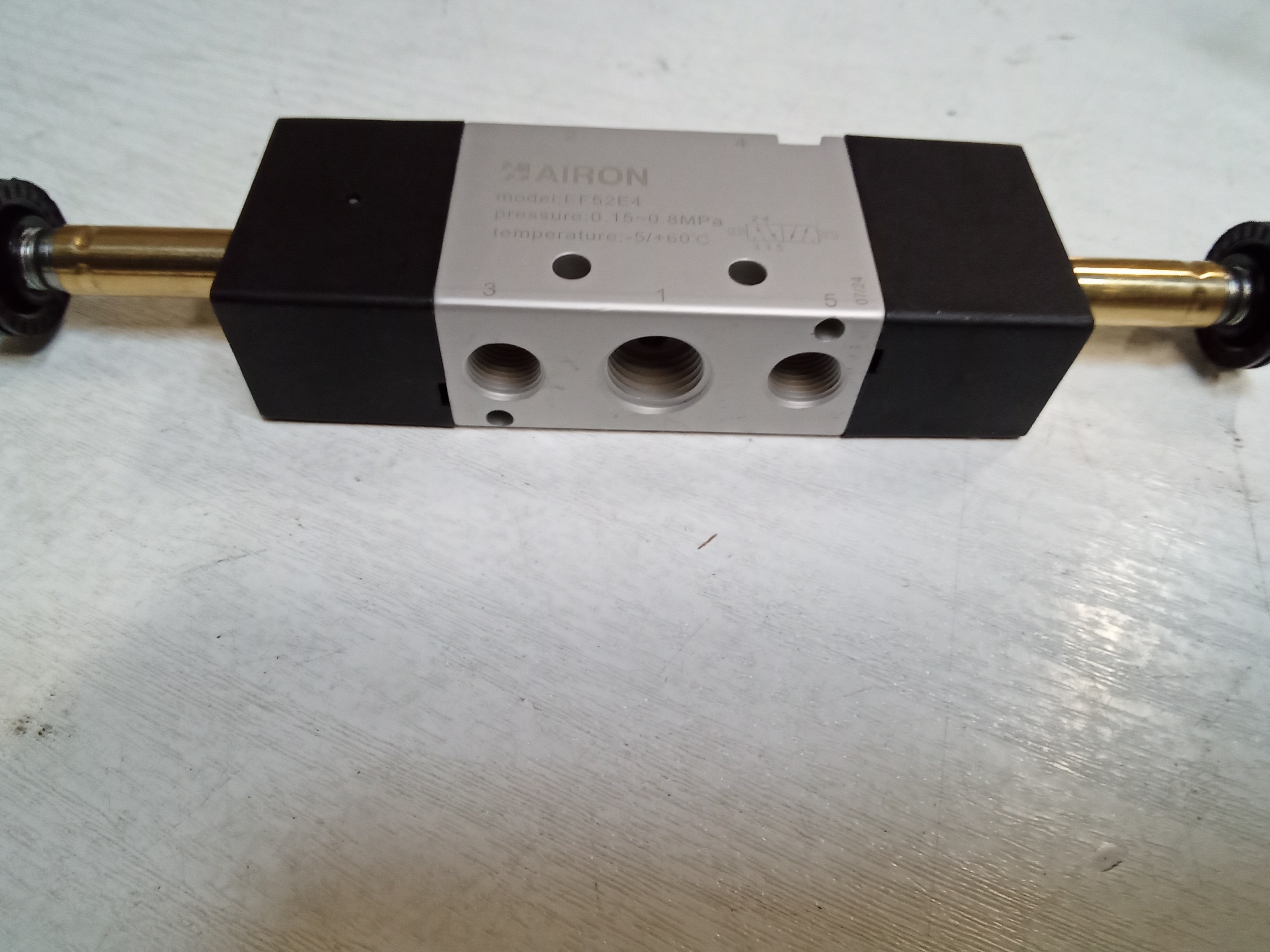 EF52E4