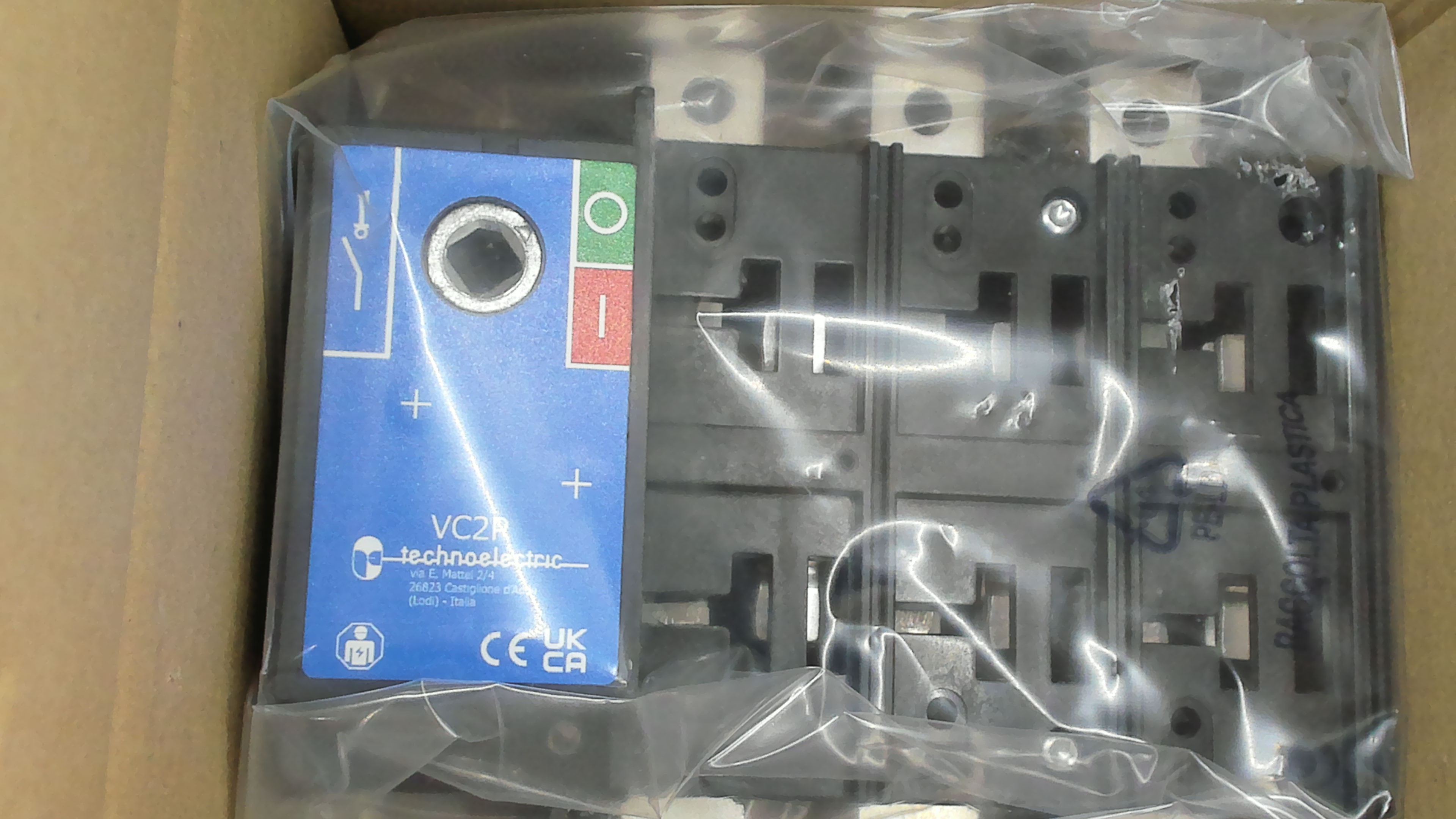 12003C / VC2P 3X250A