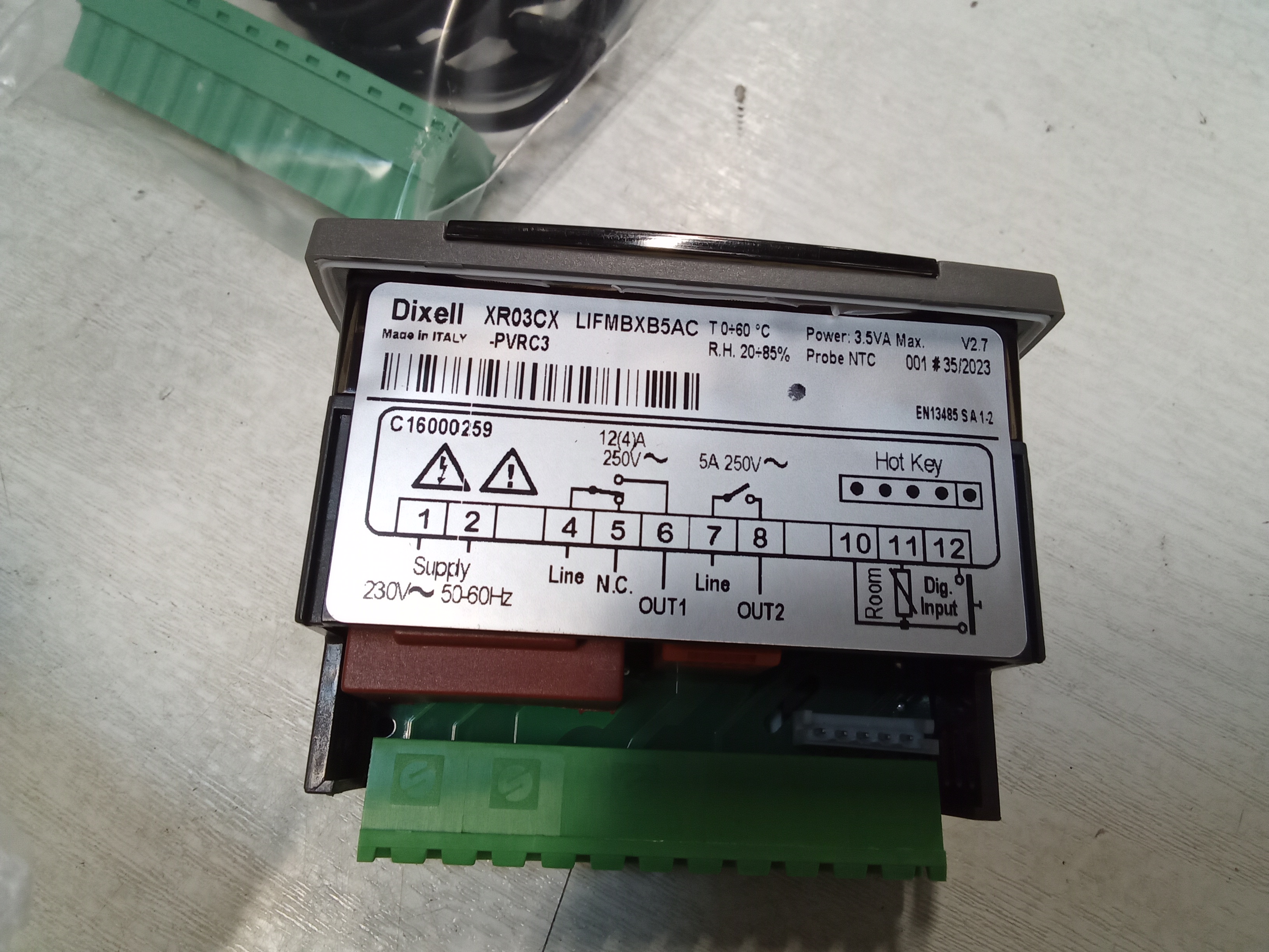 C16W00000 preview 5