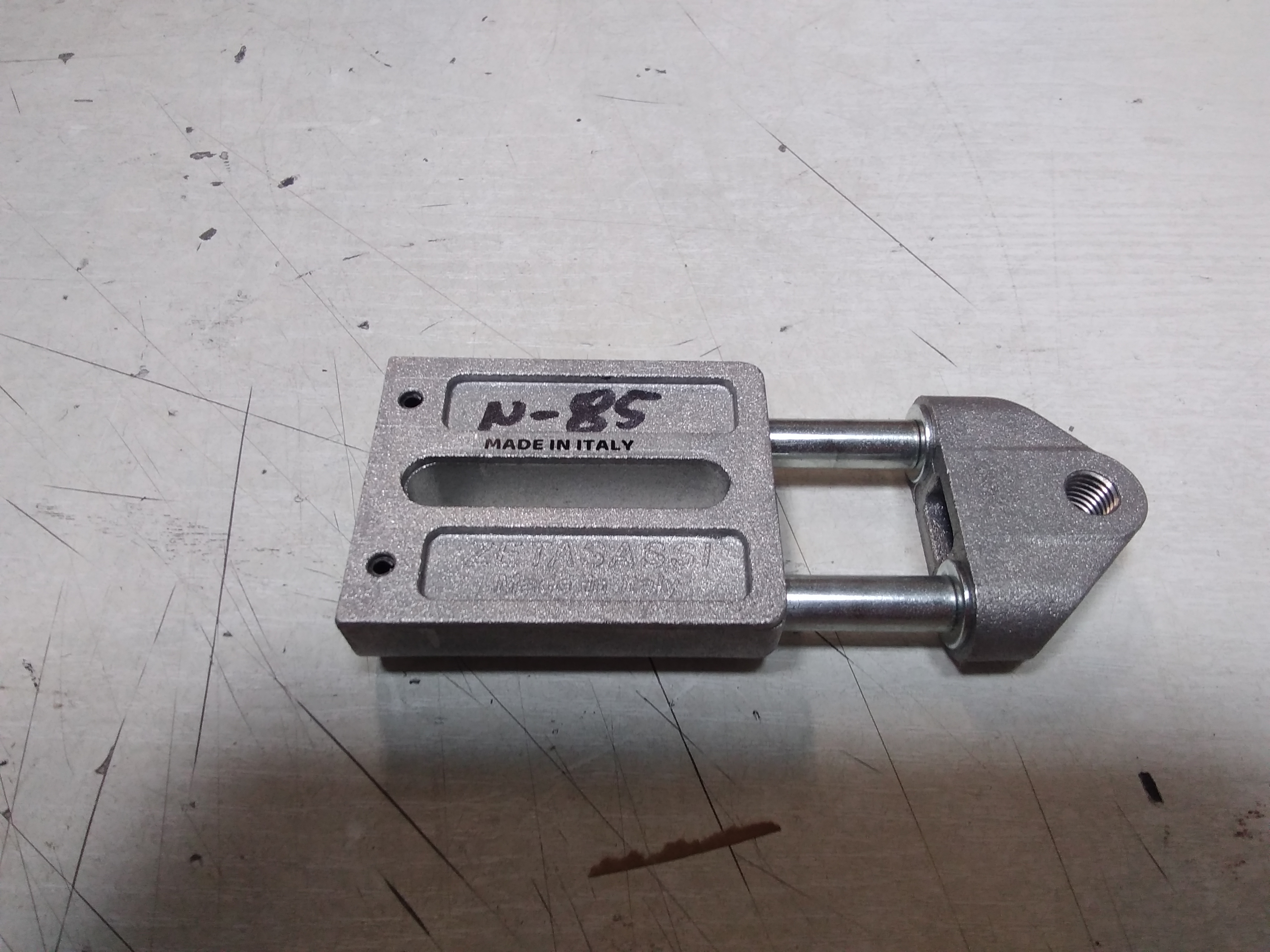 ET1M1085KU preview 4