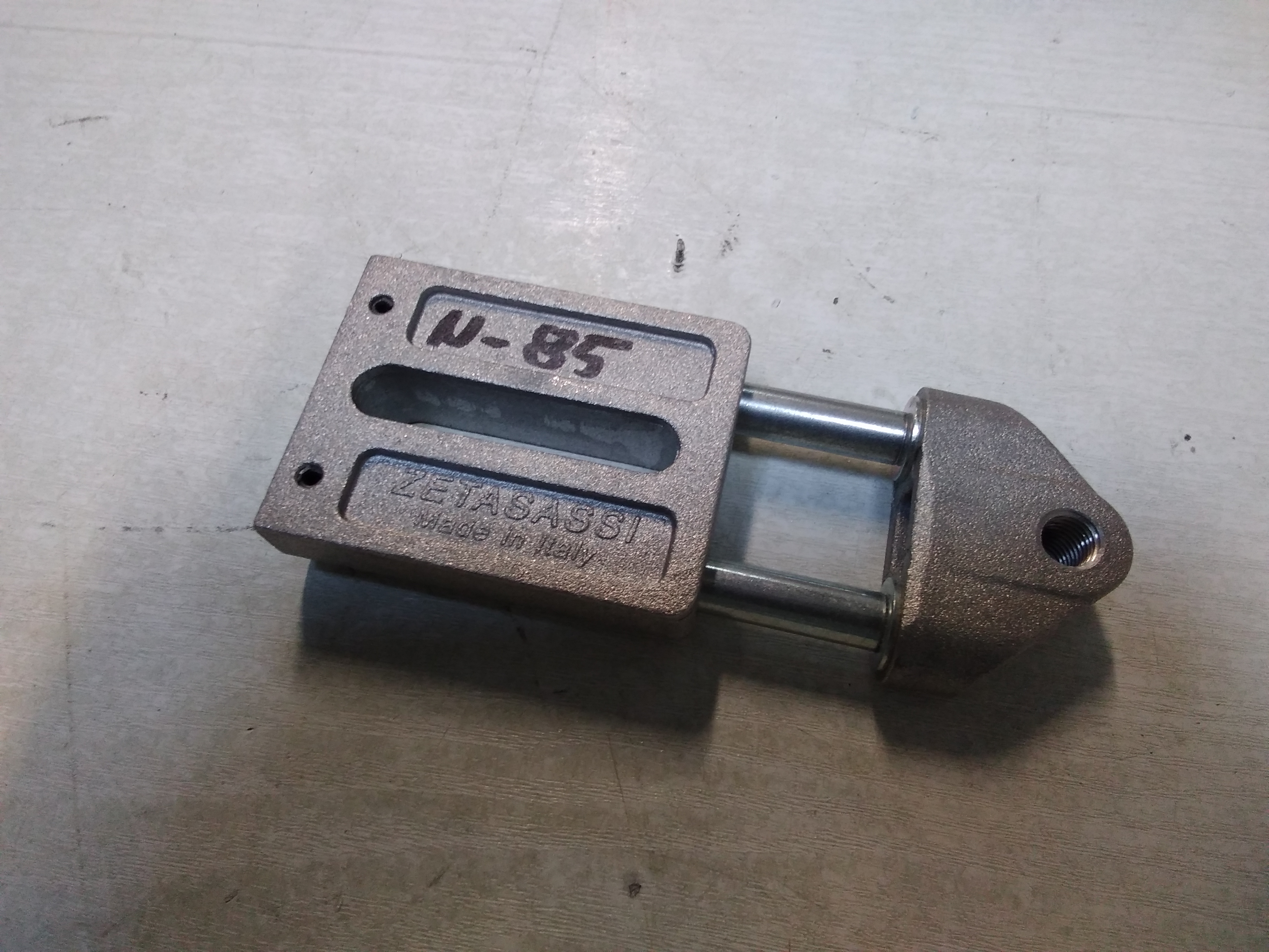 ET1M1085KU
