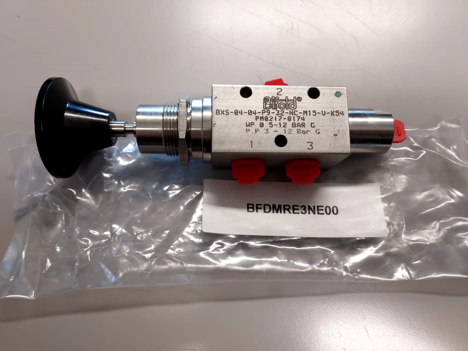 BXS-04-04-P9-32-NC-M15-U-K54