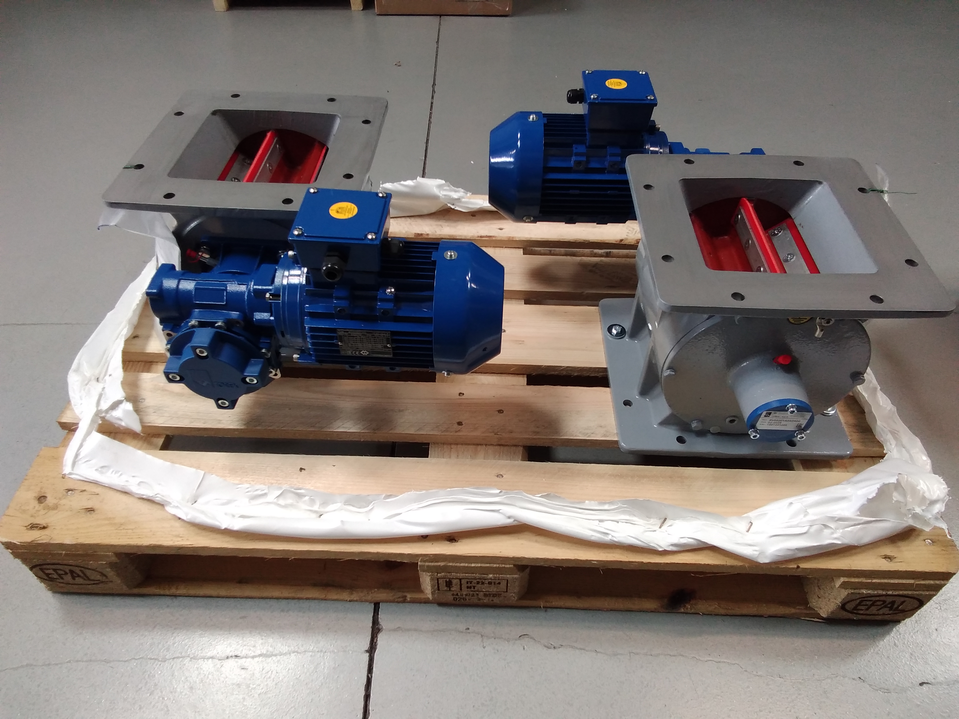 INTERNALLY CHROMED BODY FOR ABRASIVE PRODUCTS