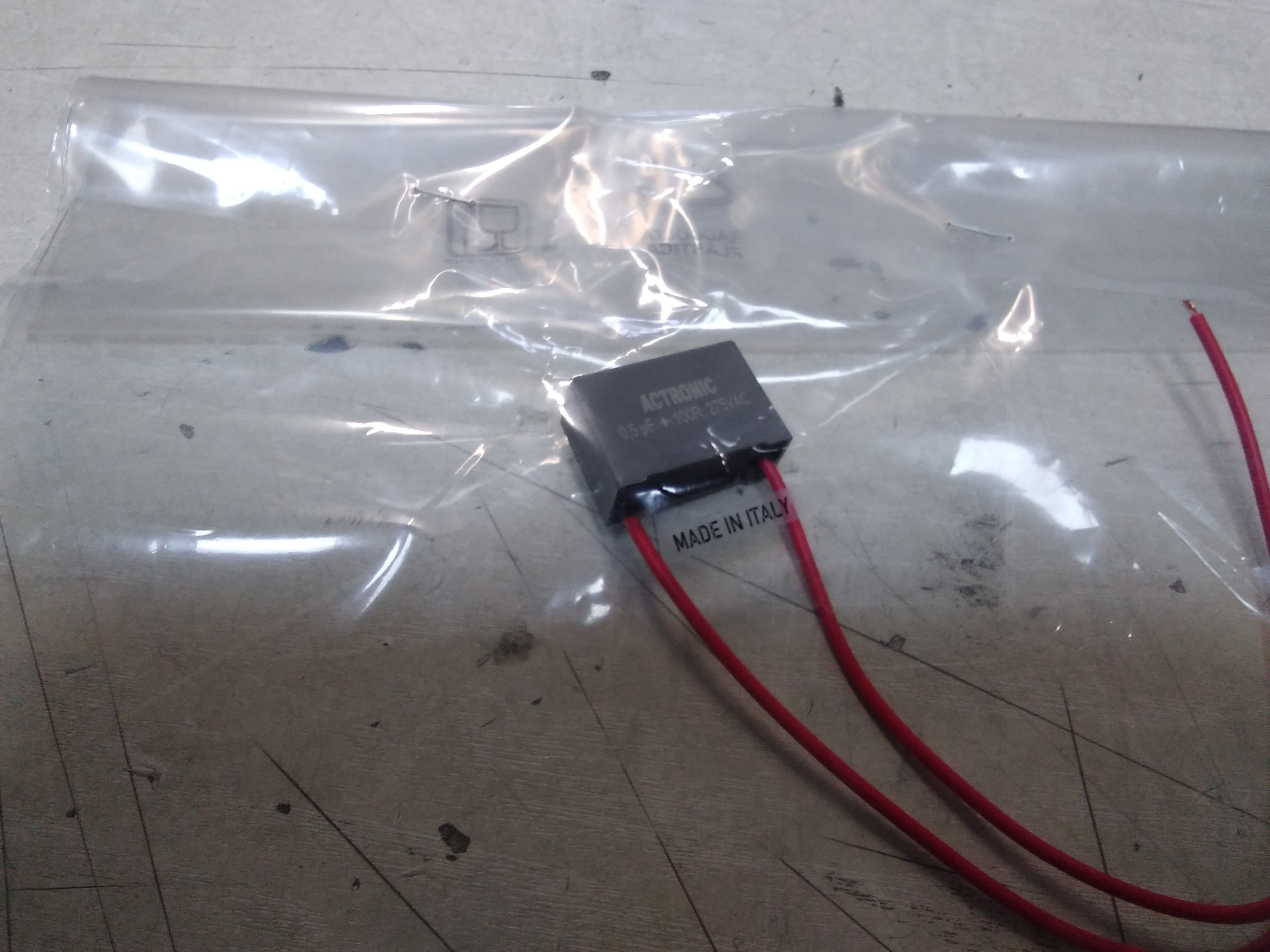ARC02.B 0,5Uf+100R 275 Vac