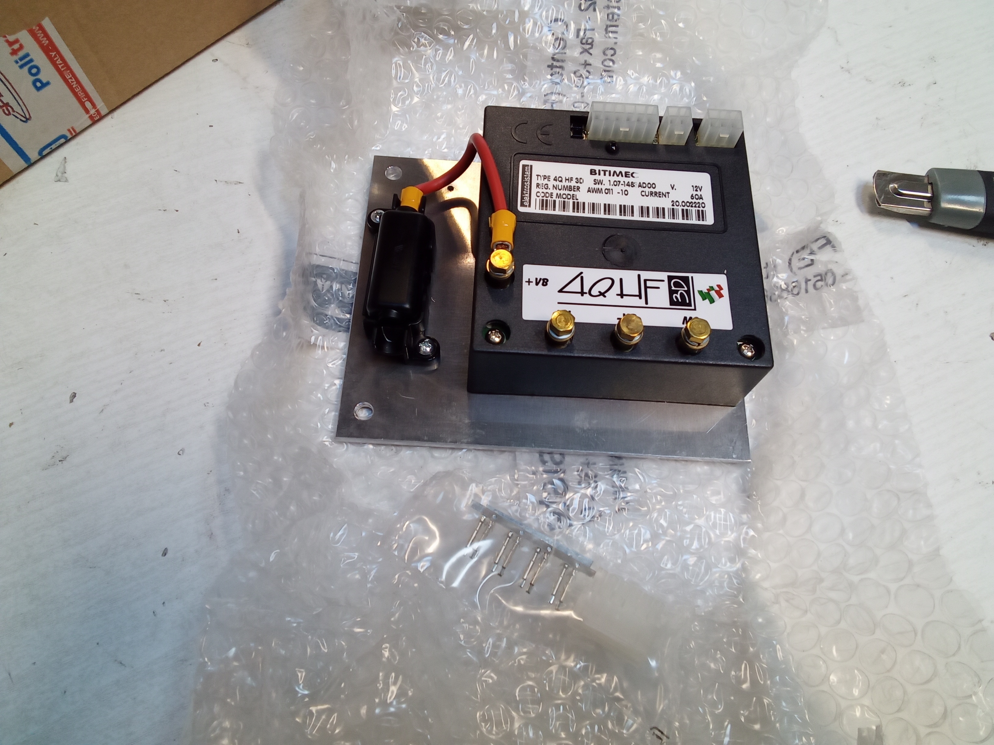 4QHF3D 12V 60A preview 3