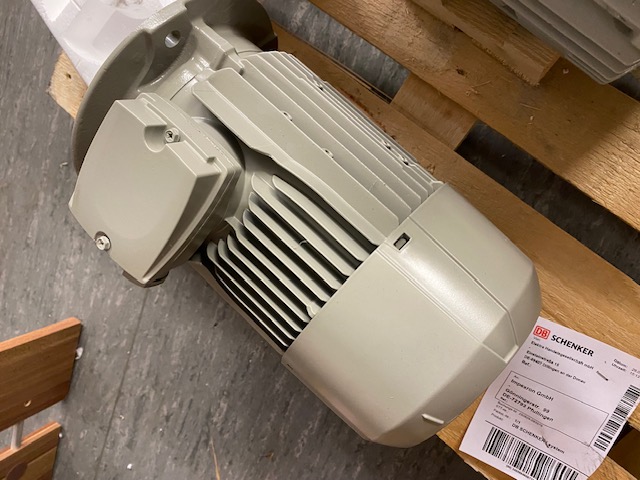 AV3090A 1TZ90030EA022FA4-Z