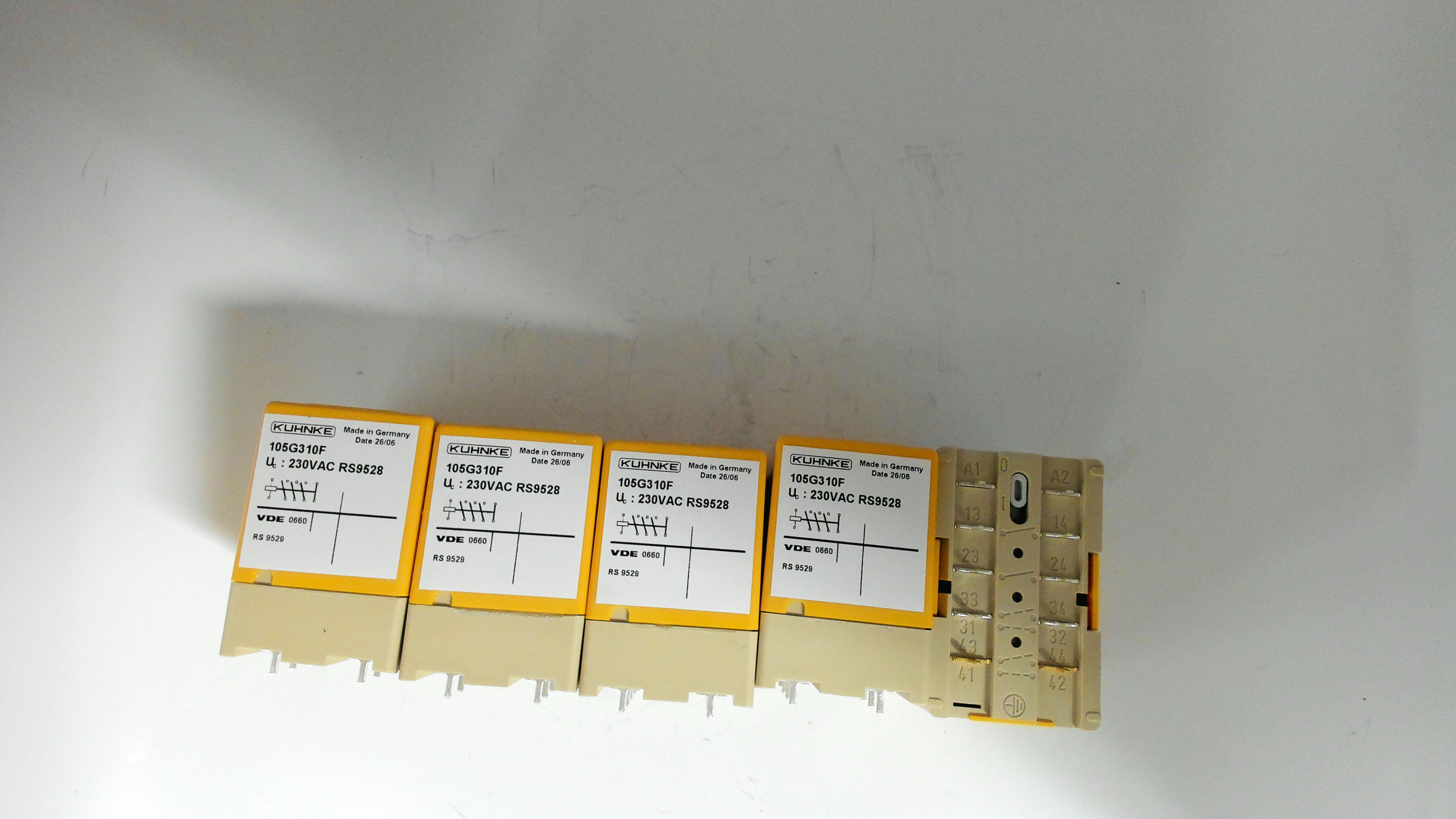 RS9529 (105-G310F.230VAC)