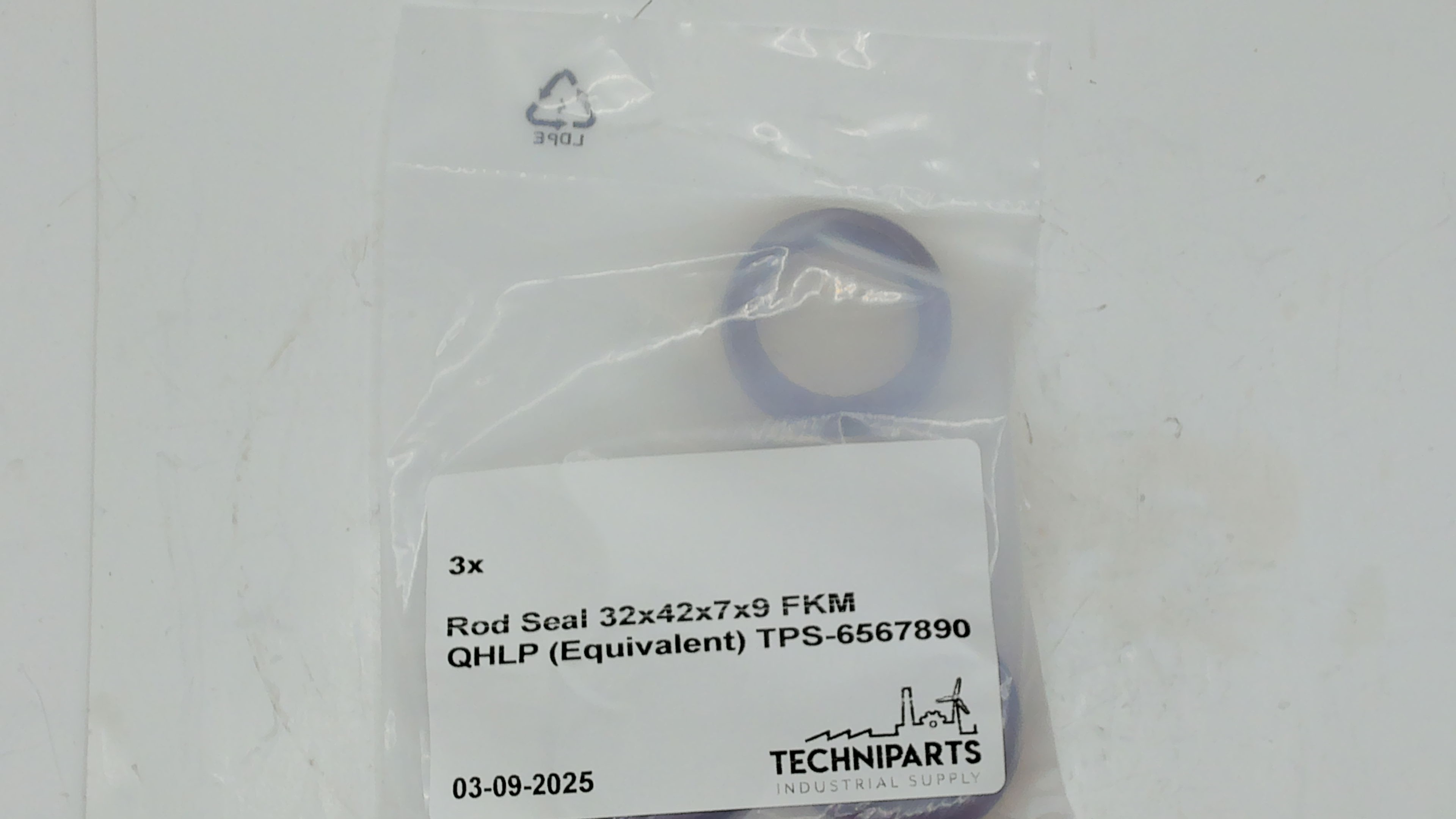 32x42x7x9 FKM QHLP (TPS-6567890)