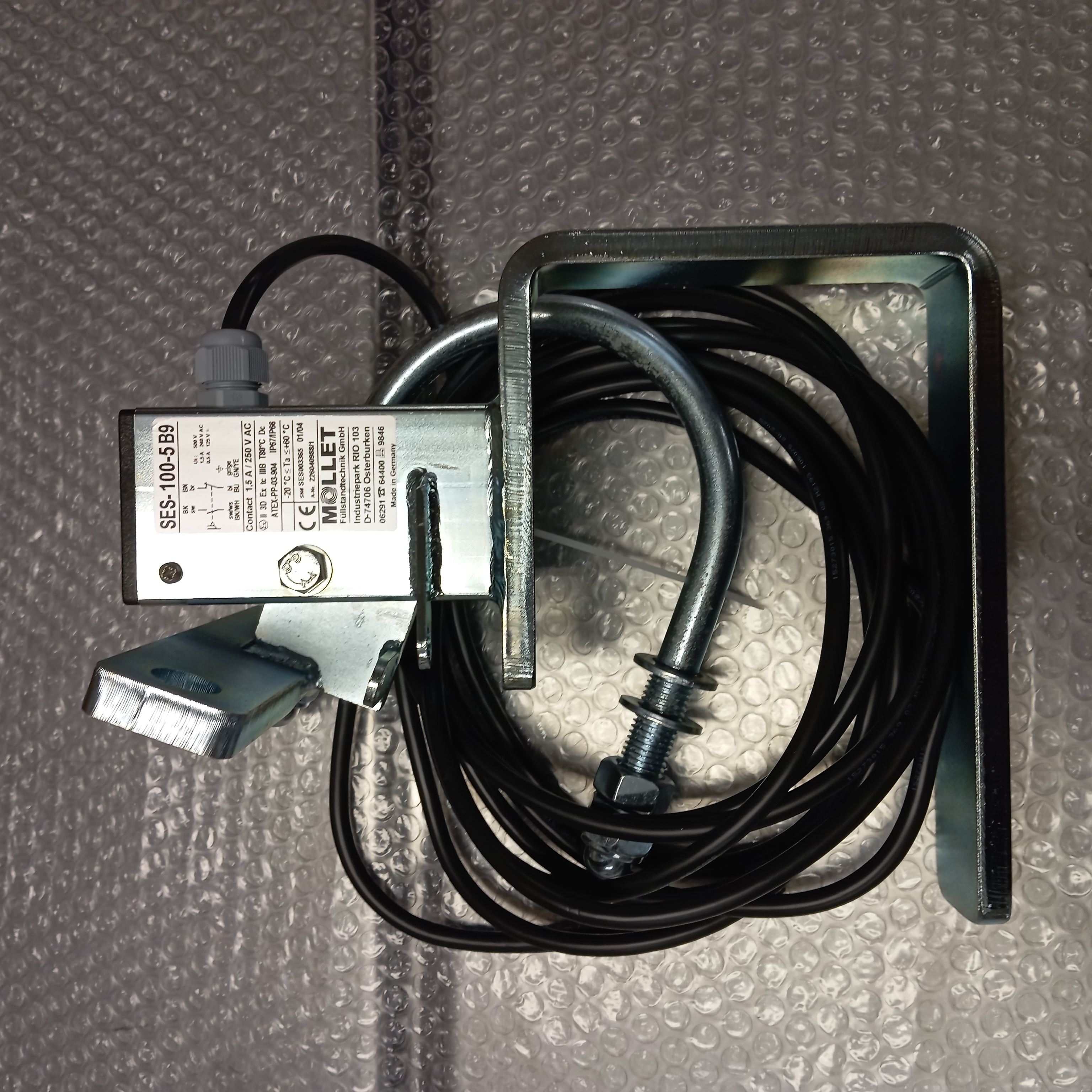SES-100-5B9
