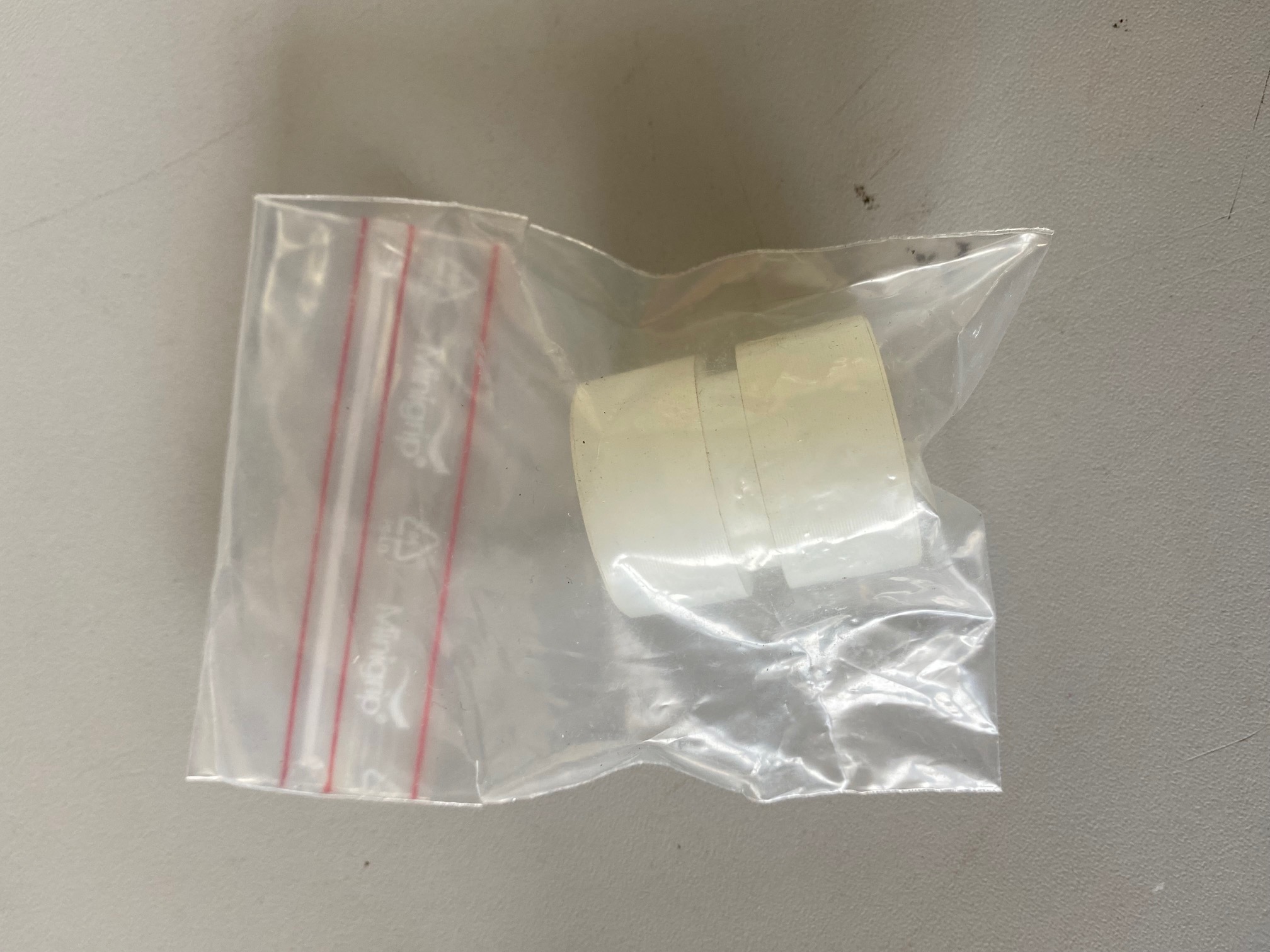 Double-acting cylinder rod guide for DN100 valve